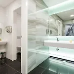 Hotel Capital *