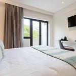 Capital Hotel *